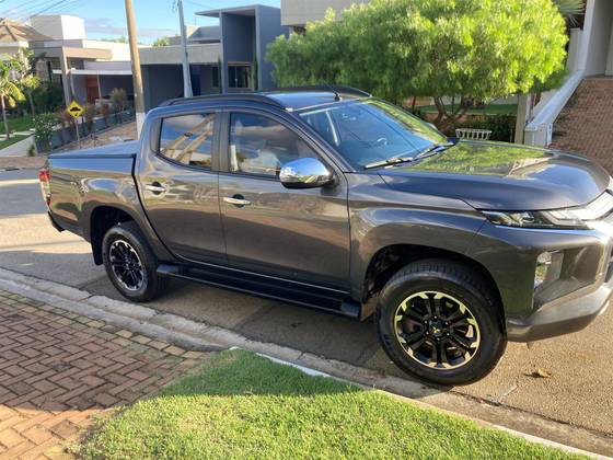 MITSUBISHI L200 TRITON 2.4 16V TURBO DIESEL SPORT HPE CD 4P 4X4 AUTOMÁTICO MITSUBISHI L200 TRITON 2.4 16V TURBO DIESEL SPORT HPE CD 4P 4X4 AUTOMÁTICO